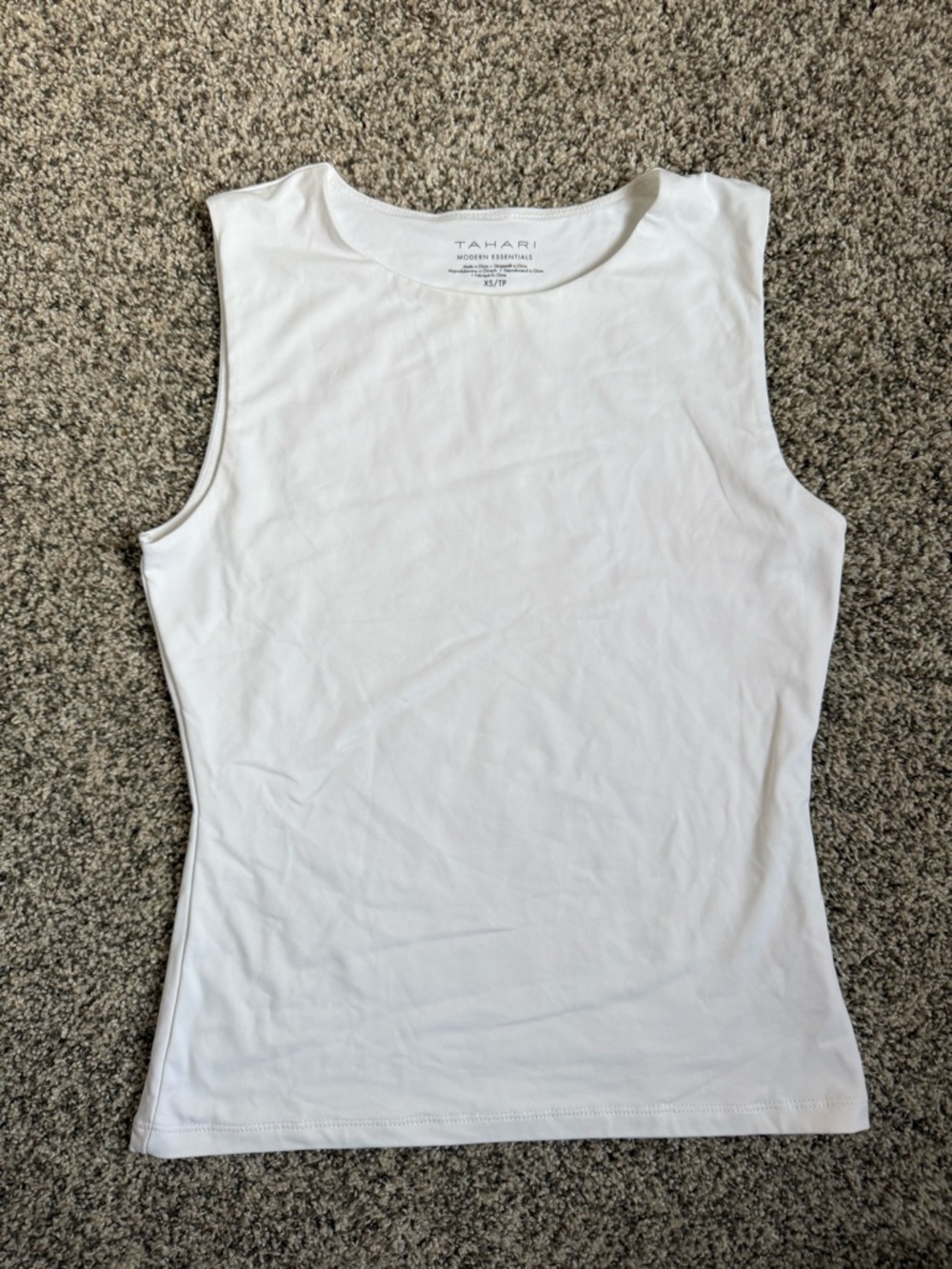 Tahari Basic White Sleeveless Crewneck Tank Top